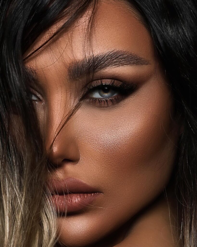 Φυσικό bronze μακιγιάζ που ζεσταίνει το πρόσωπο και χαρίζει υγιή λάμψη