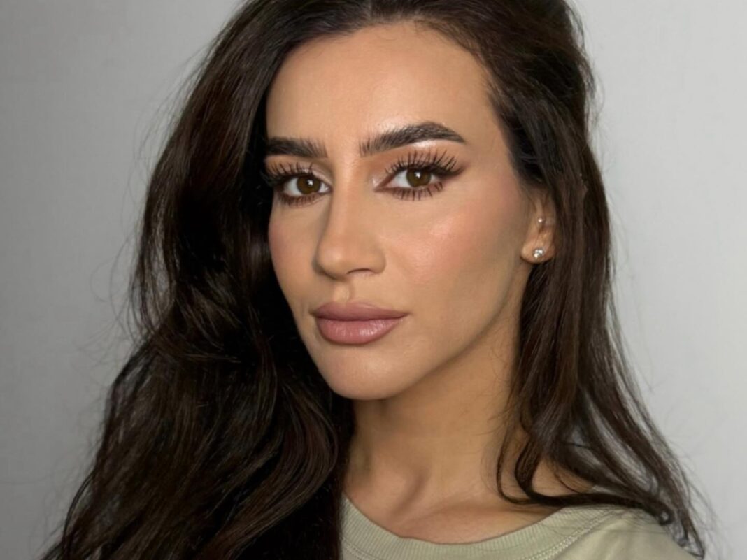 Κρεμώδης σκιά καπουτσίνο για φυσικό μακιγιάζ, το απόλυτο no makeup look με ουδέτερη λάμψη