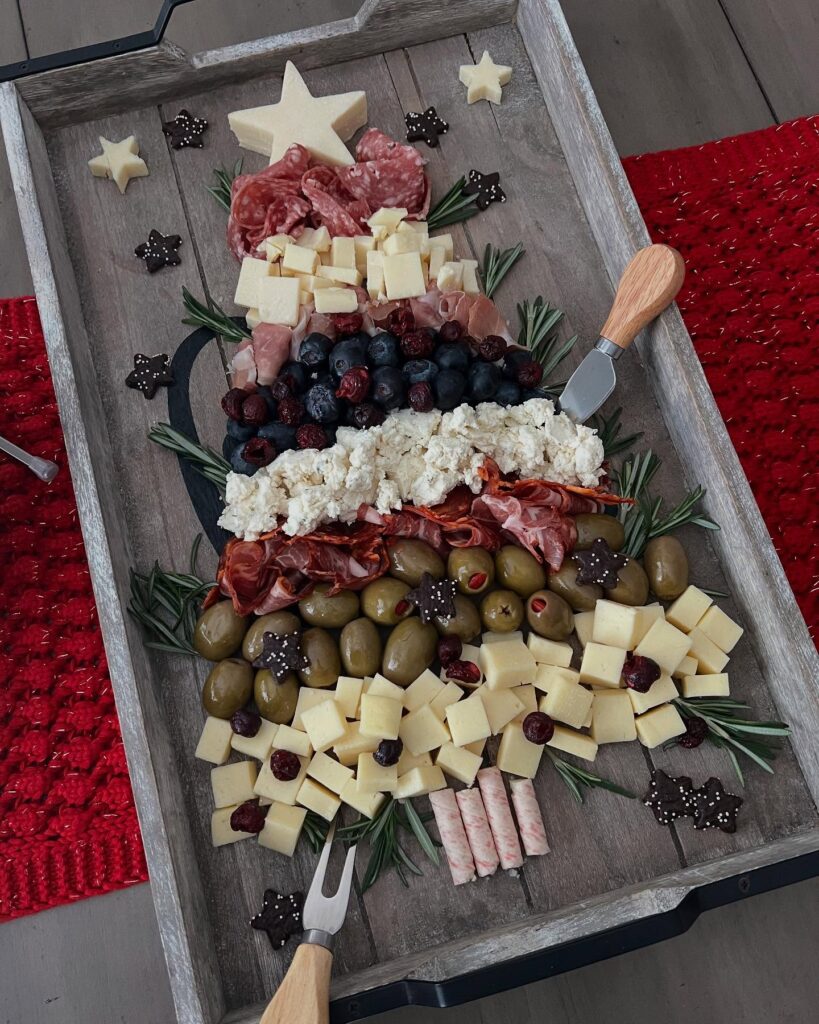 Χειμερινό πλατό με υγιεινές επιλογές: ξηροί καρποί, αποξηραμένα φρούτα και ελαφριά τυριά