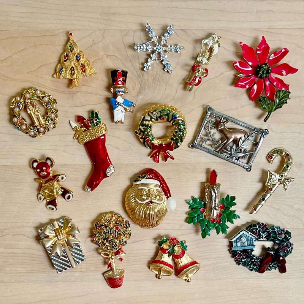 Μικρά χριστουγεννιάτικα αξεσουάρ που μεταμορφώνουν κάθε outfit με κομψό τρόπο