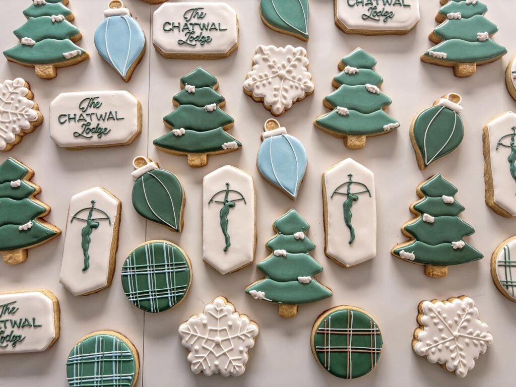 Γιορτινά μπισκότα με λίγη ζάχαρη, βρώμη, μπαχαρικά και μέλι για πιο ανάλαφρες γιορτές