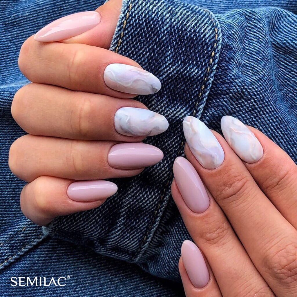 Ψυχρό μπεζ στα νύχια για κομψές εμφανίσεις - Η τάση που χαρίζει διακριτική λάμψη όλο τον χειμώνα