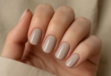 Ψυχρό μπεζ στα νύχια για κομψές εμφανίσεις - Η τάση που χαρίζει διακριτική λάμψη όλο τον χειμώνα