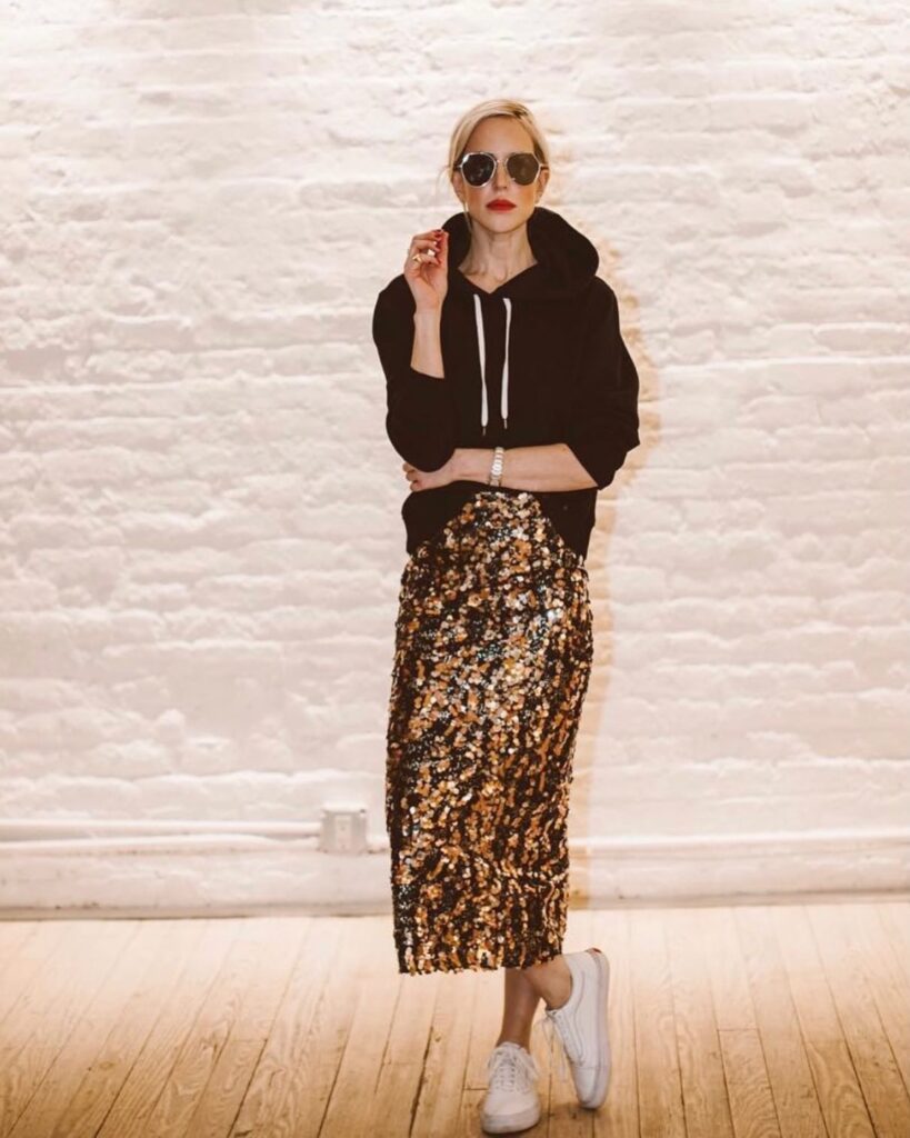 Πώς να φορέσετε παγιέτες μετά τα Χριστούγεννα: Σύγχρονα styling tips για sequin φούστες όλο τον χειμώνα