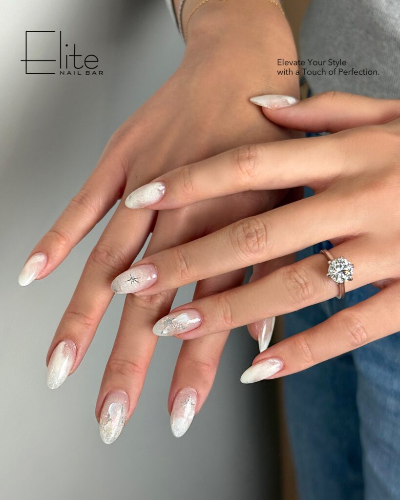 Frosted nails για γιορτινή κομψότητα: Η διακριτική τάση που λάμπει τον Δεκέμβριο