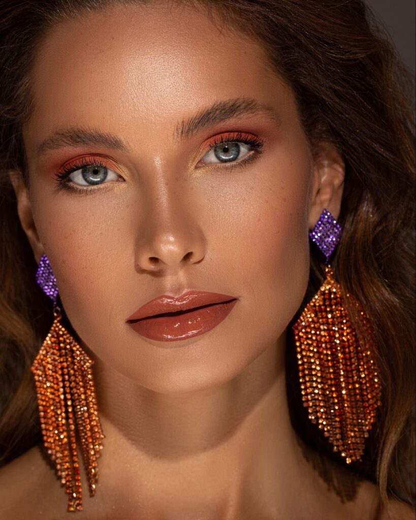 Golden Hour Makeup: Μακιγιάζ με ζεστούς χρυσούς τόνους για γιορτινή λάμψη