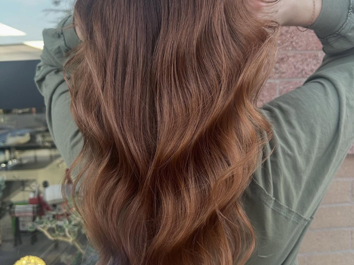 Λαμπερά μαλλιά στο λεπτό, πώς να κάνεις hair gloss effect στο σπίτι με απλά βήματα