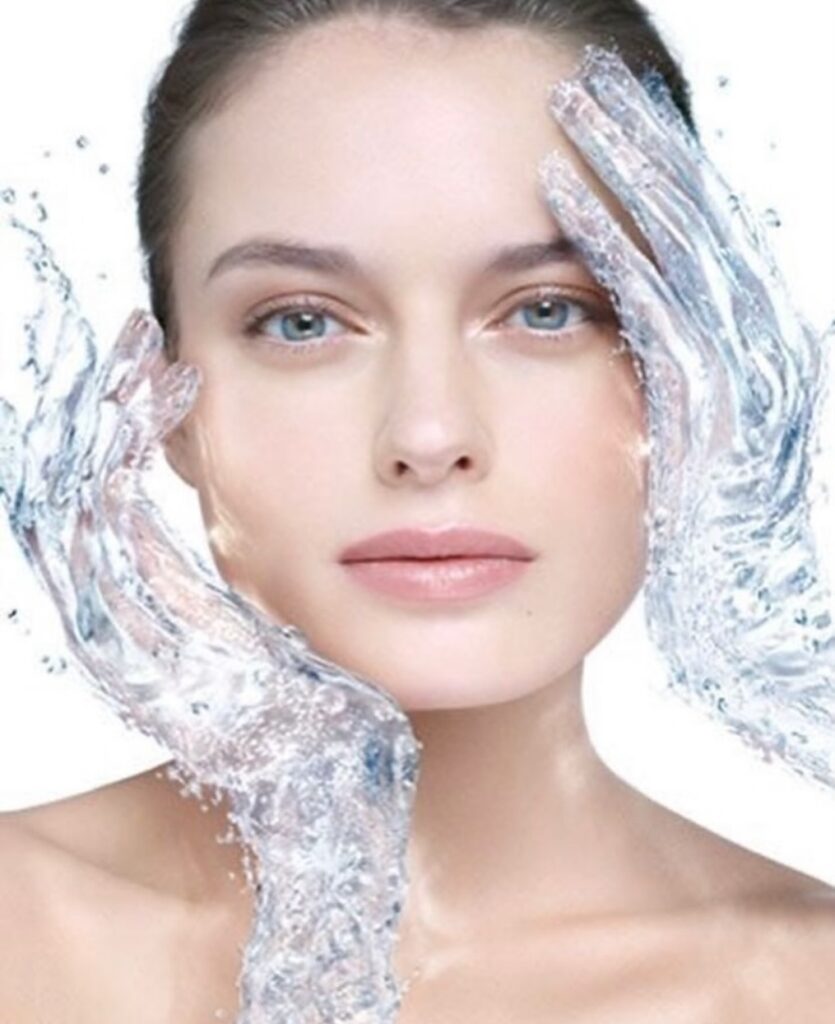 Ενυδάτωση προσώπου με ήπιες φόρμουλες για υγιή και ήρεμη επιδερμίδα