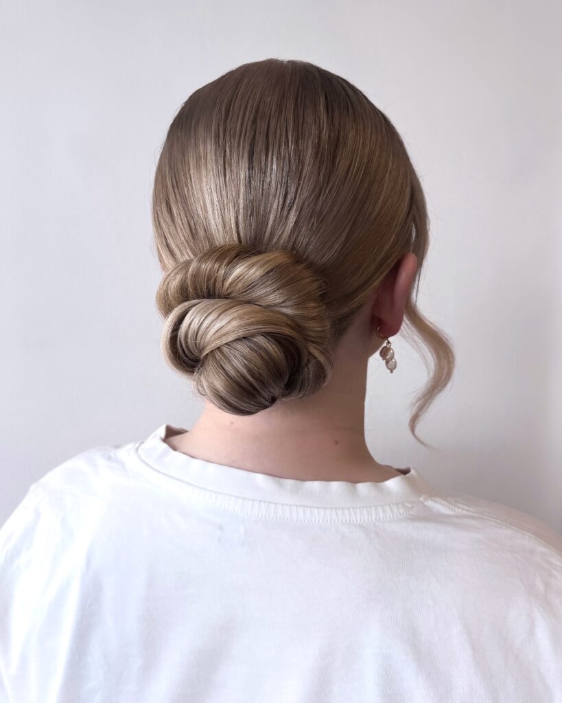 Elegant low buns - Τρεις σικ ιδέες που ανανεώνουν το στιλ σου