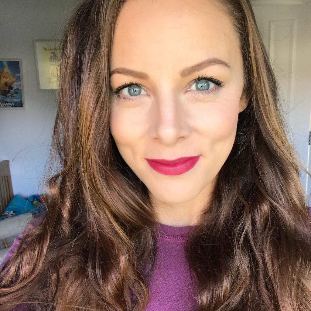 Ματ βελούδινα χείλη: Κόκκινα και berry κραγιόν που απογειώνουν το χειμερινό μακιγιάζ