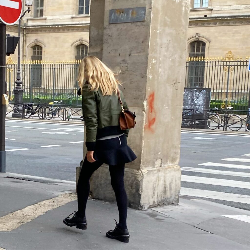 3 κομψά outfits με μαύρη φούστα για όλη την εβδομάδα - Για να μην αναρωτηθείς ξανά τι θα φορέσεις