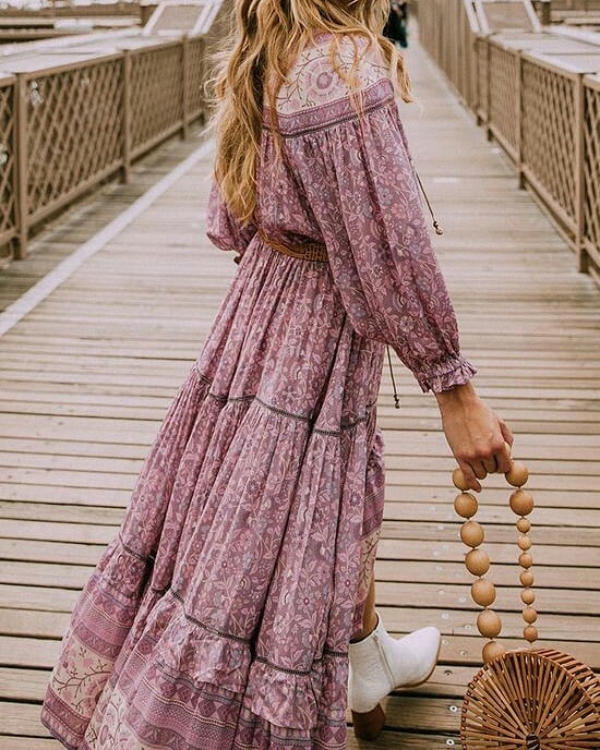 Boho chic layering με μάξι φορέματα και poncho σε ζεστές αποχρώσεις