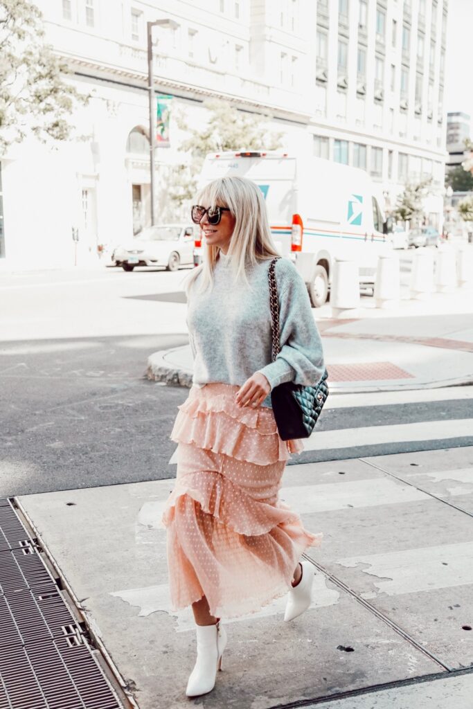 Statement boots και φούστες με βολάν - Ο πιο κομψός τρόπος να ξεχωρίσετε φέτος