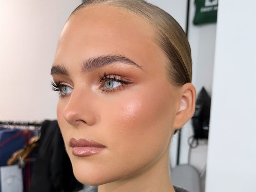 Φωτεινό φυσικό μακιγιάζ, πώς να δημιουργήσεις απαλή λάμψη που αναδεικνύει το πρόσωπο