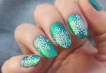 Λεπτές νιφάδες στα νύχια, ένα γιορτινό μανικιούρ με διακριτική λάμψη