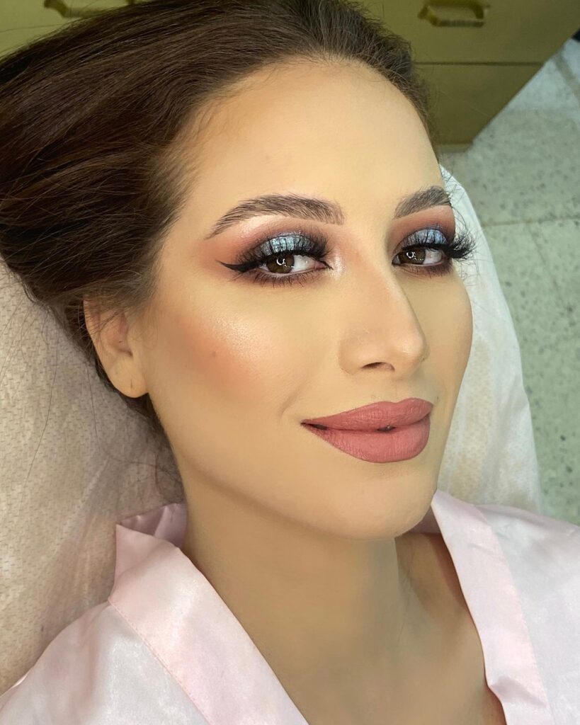 Nude matte χείλη και έντονο eyeliner - Ο πιο κομψός συνδυασμός μακιγιάζ για κάθε στιγμή