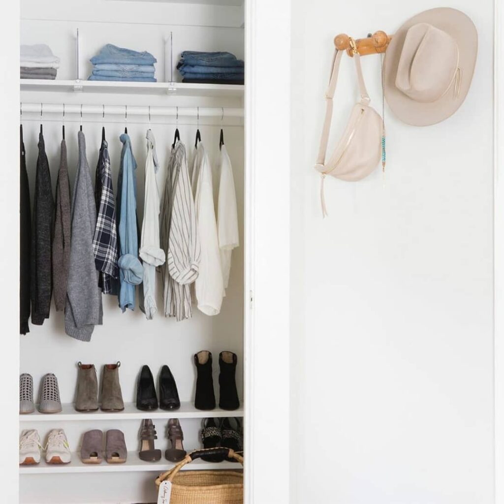 Έξυπνη οργάνωση ντουλάπας με απλές κινήσεις για πιο ήρεμη καθημερινότητα