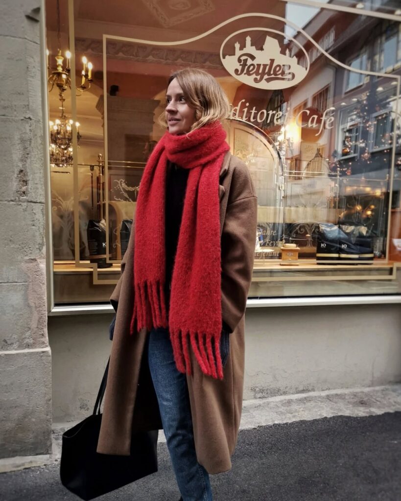 Oversized κασκόλ για τον Δεκέμβρη - Ο πιο ζεστός και στιλάτος σύμμαχος του χειμώνα