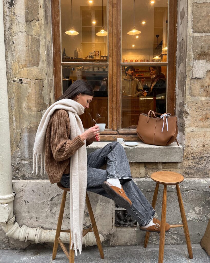 Oversized κασκόλ για τον Δεκέμβρη - Ο πιο ζεστός και στιλάτος σύμμαχος του χειμώνα