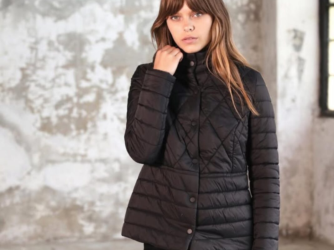 Αέρινα πανωφόρια για κομψές εμφανίσεις: 3 σύνολα που κολακεύουν κάθε σιλουέτα