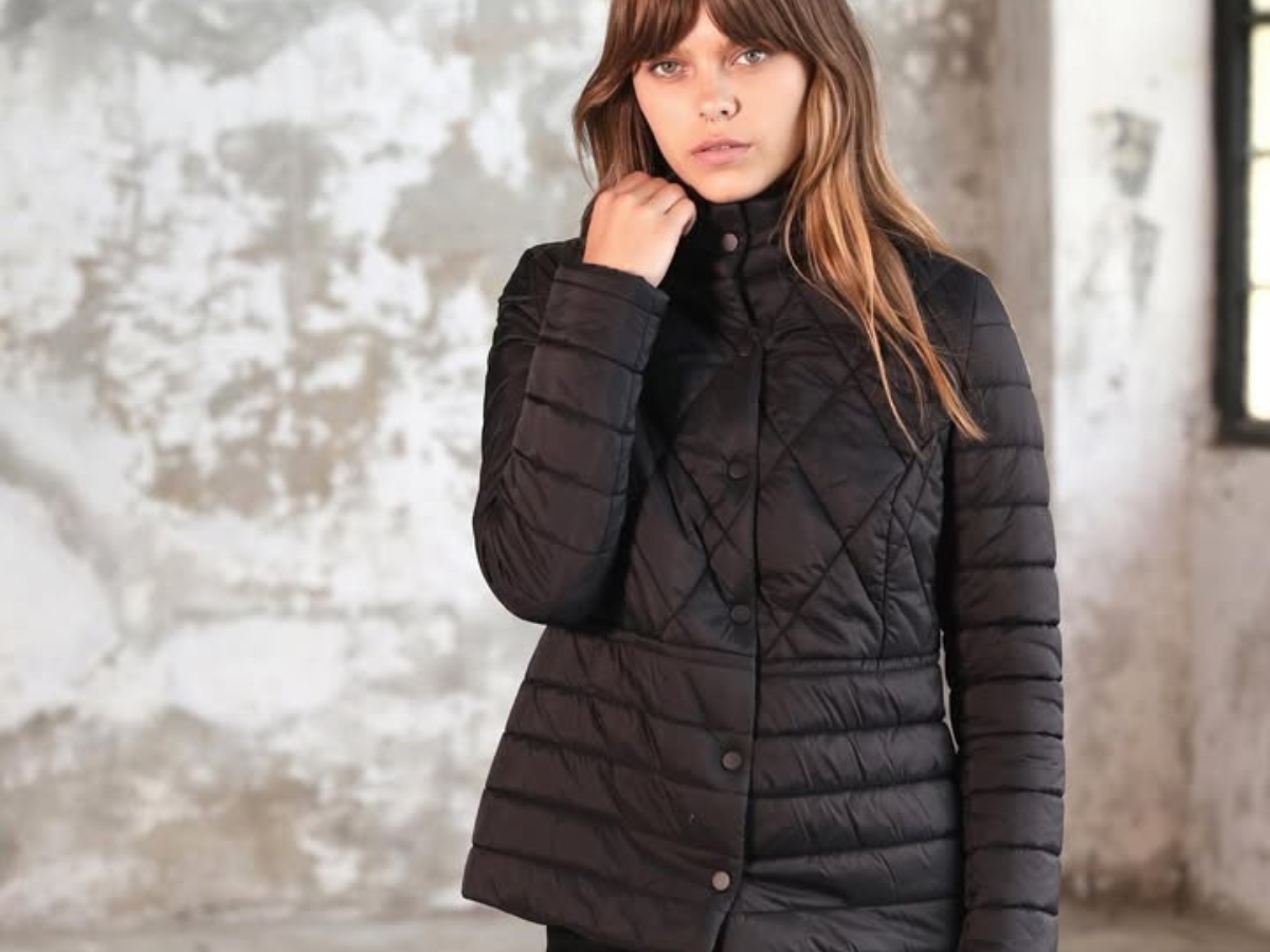 Αέρινα πανωφόρια για κομψές εμφανίσεις, τρία σύνολα που κολακεύουν κάθε σιλουέτα