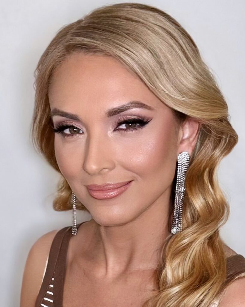 Παστέλ αποχρώσεις με περλέ και ιριδίζουσα υφή για soft glam μακιγιάζ που φωτίζει φυσικά το πρόσωπο