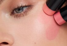 Μακιγιάζ με ζεστό ροδακινί ρουζ που φωτίζει κάθε επιδερμίδα