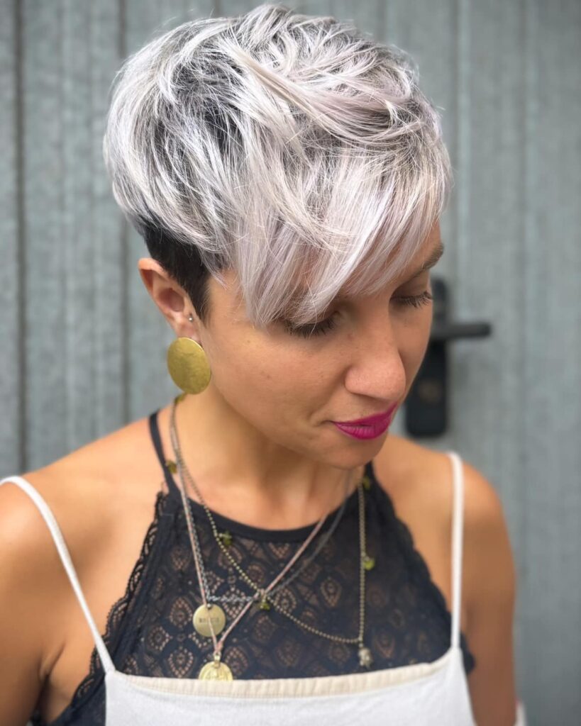 Pixie cut: η σύγχρονη εξέλιξη του θηλυκού κουρέματος με ασύμμετρα layers