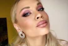 Μακιγιάζ σε απαλές μωβ αποχρώσεις που φωτίζουν φυσικά το βλέμμα