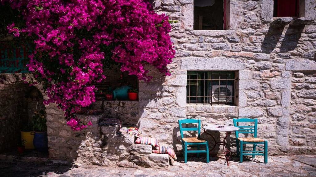 Mini road trip στη Μάνη και τη Λακωνία: Ο απόλυτος οδηγός για αυθεντική ελληνική απόδραση