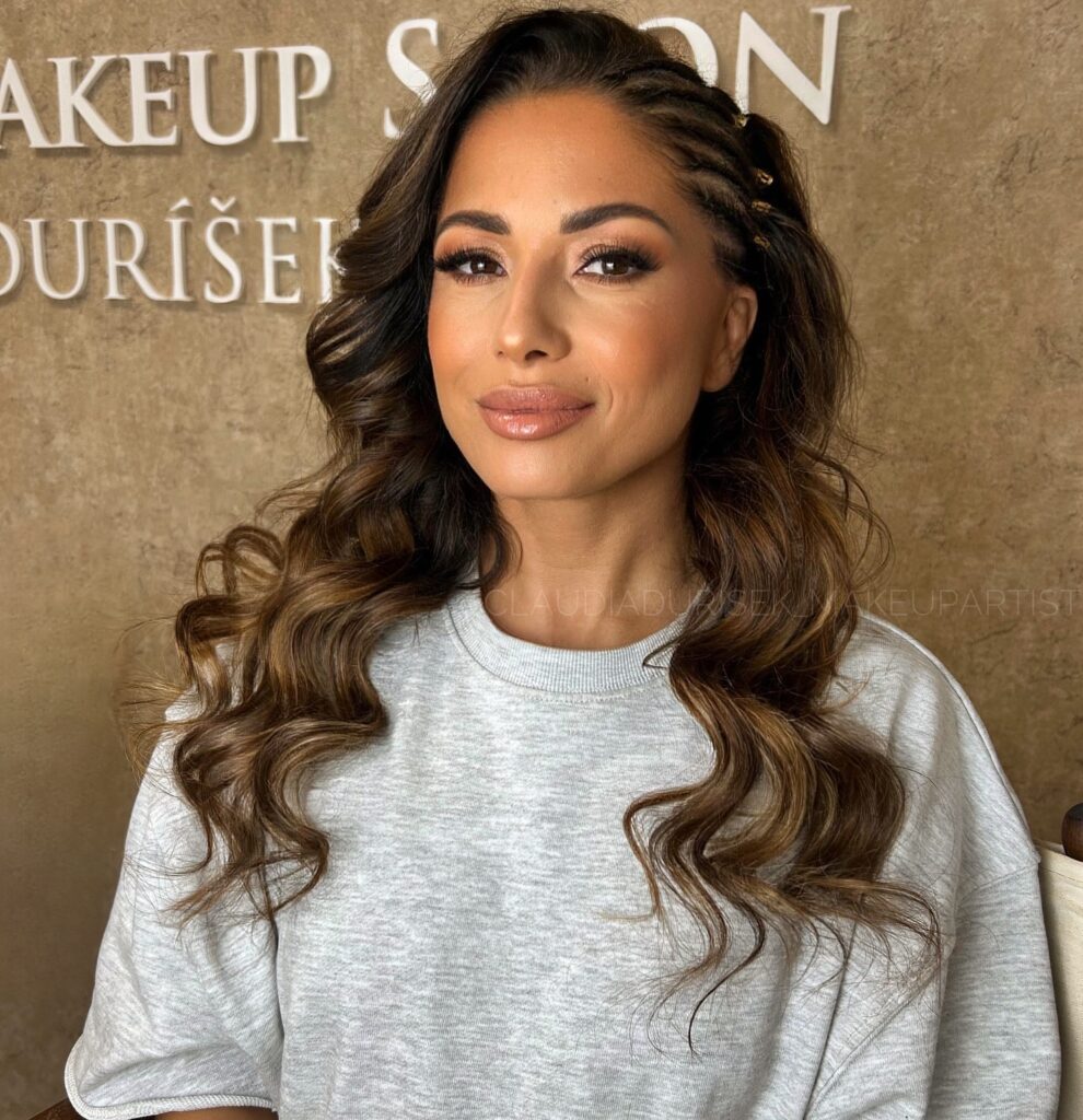 Μακιγιάζ με χρυσές αποχρώσεις για λαμπερή επιδερμίδα, ζεστά βλέμματα και φυσική λάμψη