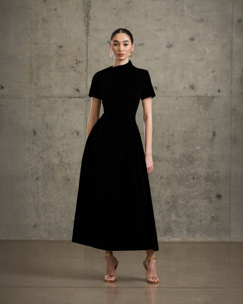 Velvet φορέματα: Πώς να τα φορέσεις για να λάμψεις την Παραμονή της Πρωτοχρονιάς