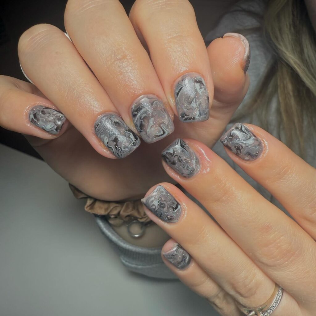 Winter marble νύχια για τον χειμώνα: Η κομψή τάση που δείχνει πολυτέλεια