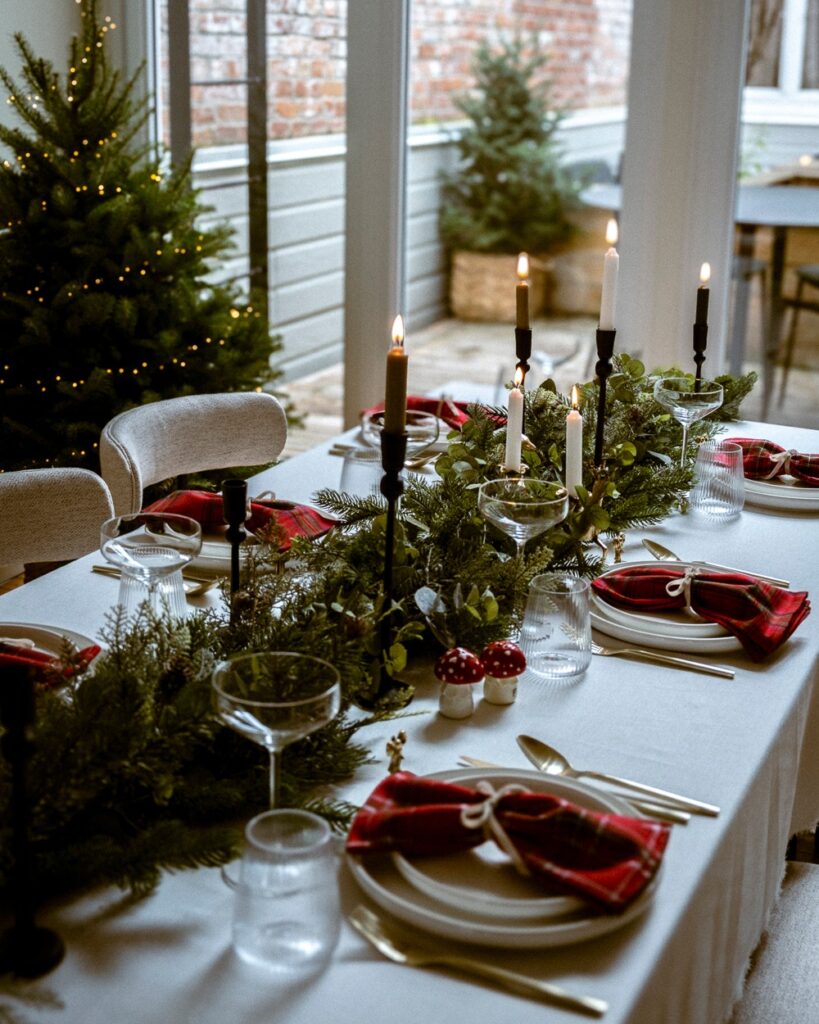 Ιδέες για χριστουγεννιάτικο τραπέζι που εντυπωσιάζει χωρίς προσπάθεια