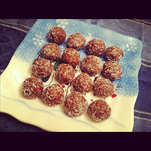 Υγιεινά γλυκά με δαμάσκηνα και καρύδια, φυσική γλυκύτητα χωρίς ζάχαρη