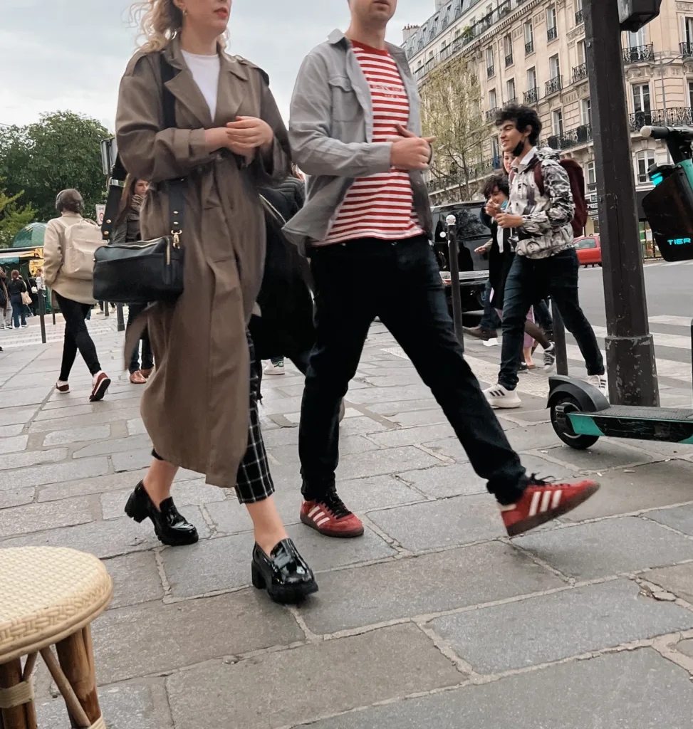 Το απλό παπούτσι που βλέπουμε ξανά στα city looks της Ευρώπης