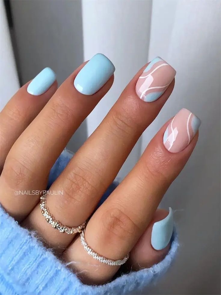 Baby blue nails: το χιονισμένο χρώμα που γίνεται viral τον χειμώνα