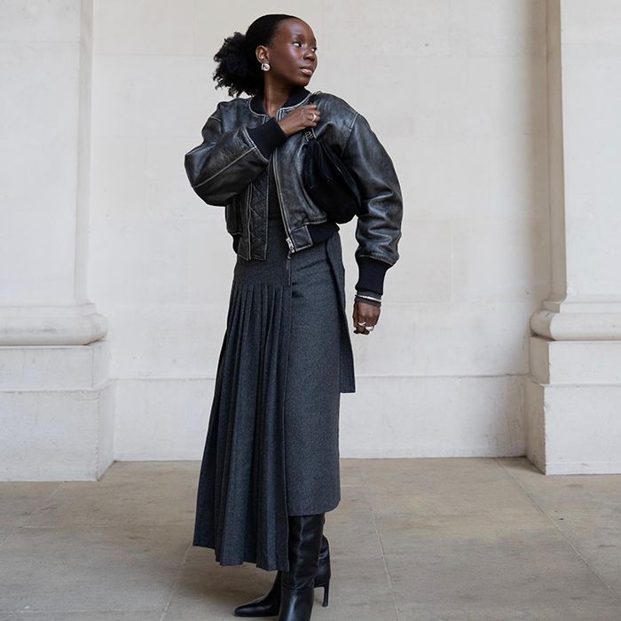 Bomber jackets: Συνδύασέ το με φούστα και φόρεμα και θα εκπλαγείς