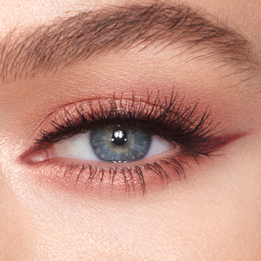 Soft brown eyeliner για ρομαντικό βλέμμα χωρίς ένταση