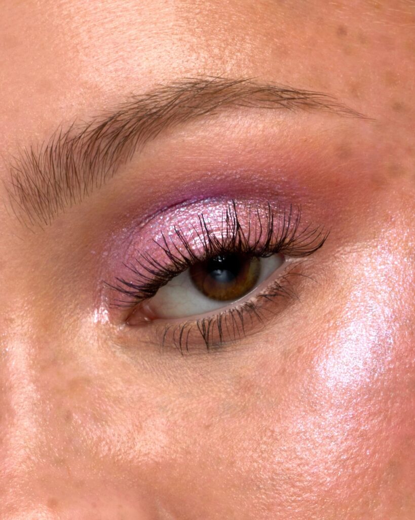 Chrome eyeshadow: Μεταλλικές σκιές για τρισδιάστατο εφέ