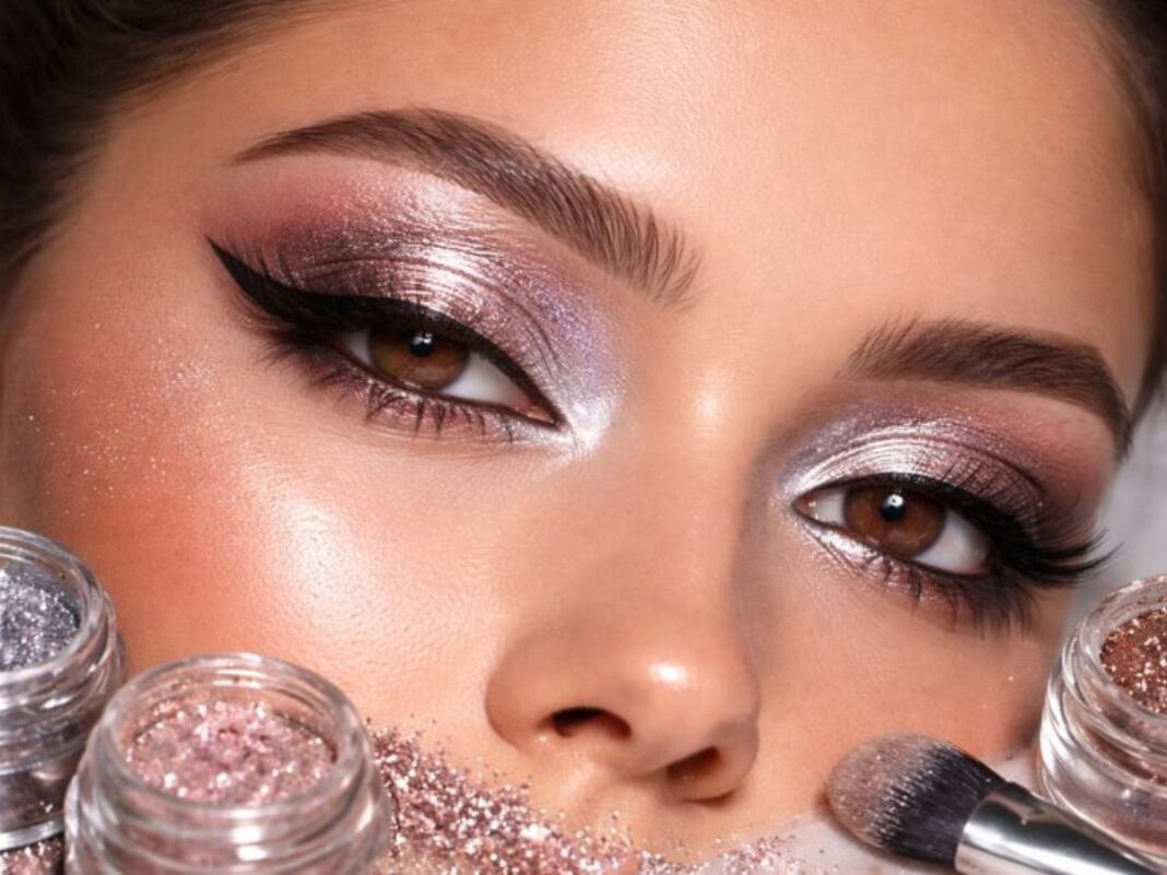 Chrome eyeshadow: Μεταλλικές σκιές για τρισδιάστατο εφέ