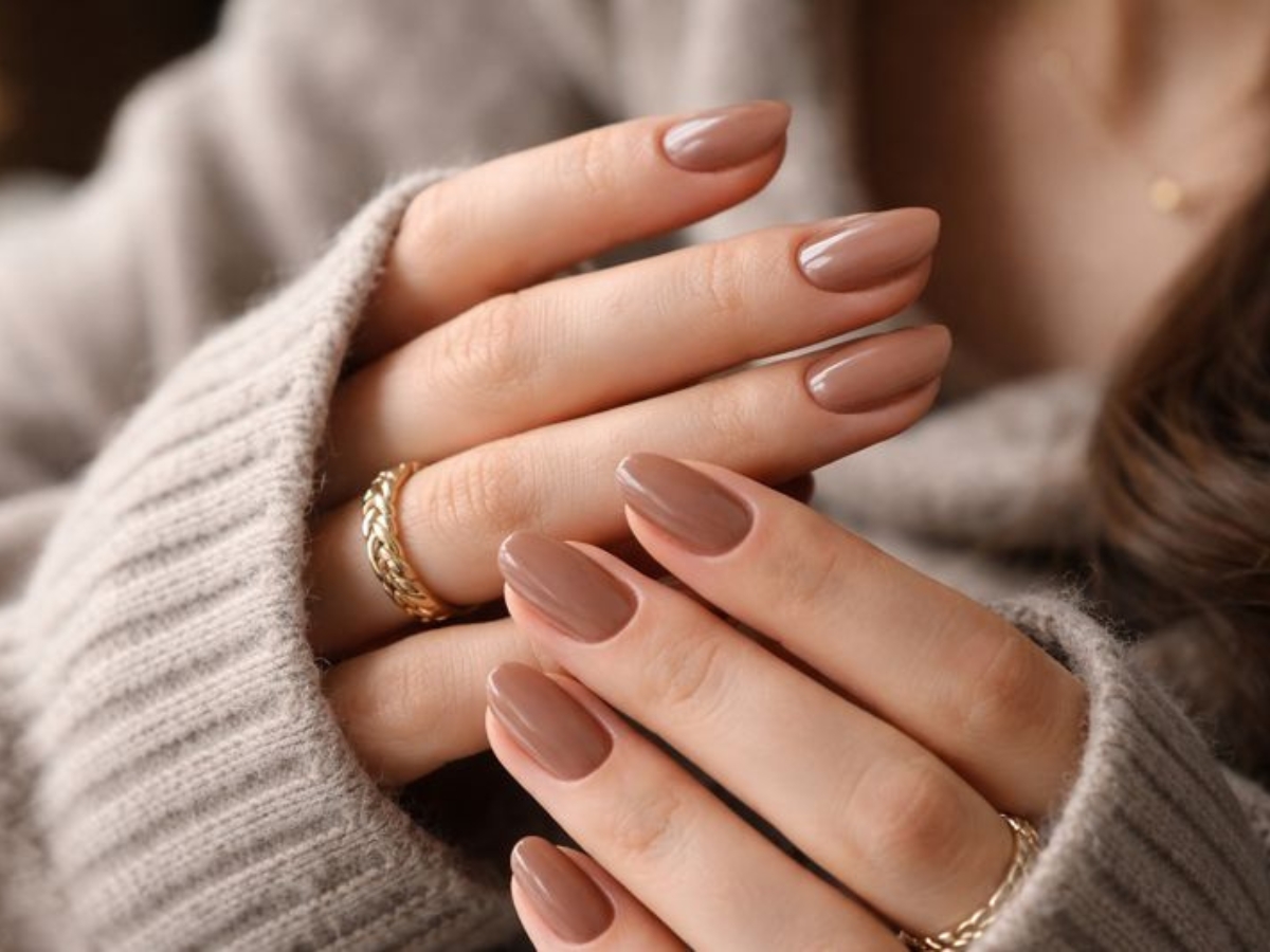 Soft cocoa nails για κομψό χειμωνιάτικο look