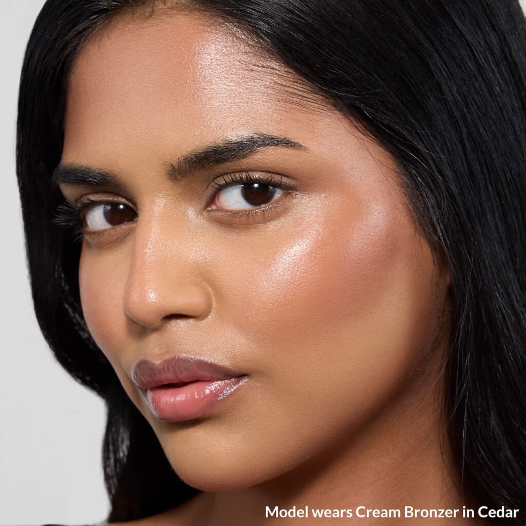 Cream bronzer: Δοκιμάστε μόνο στα ψηλά σημεία για φυσικό sculpt