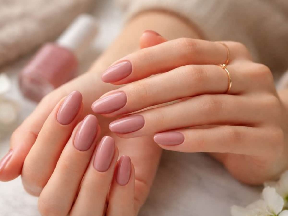 Dusty rose nails: το ροζ που δείχνει girly