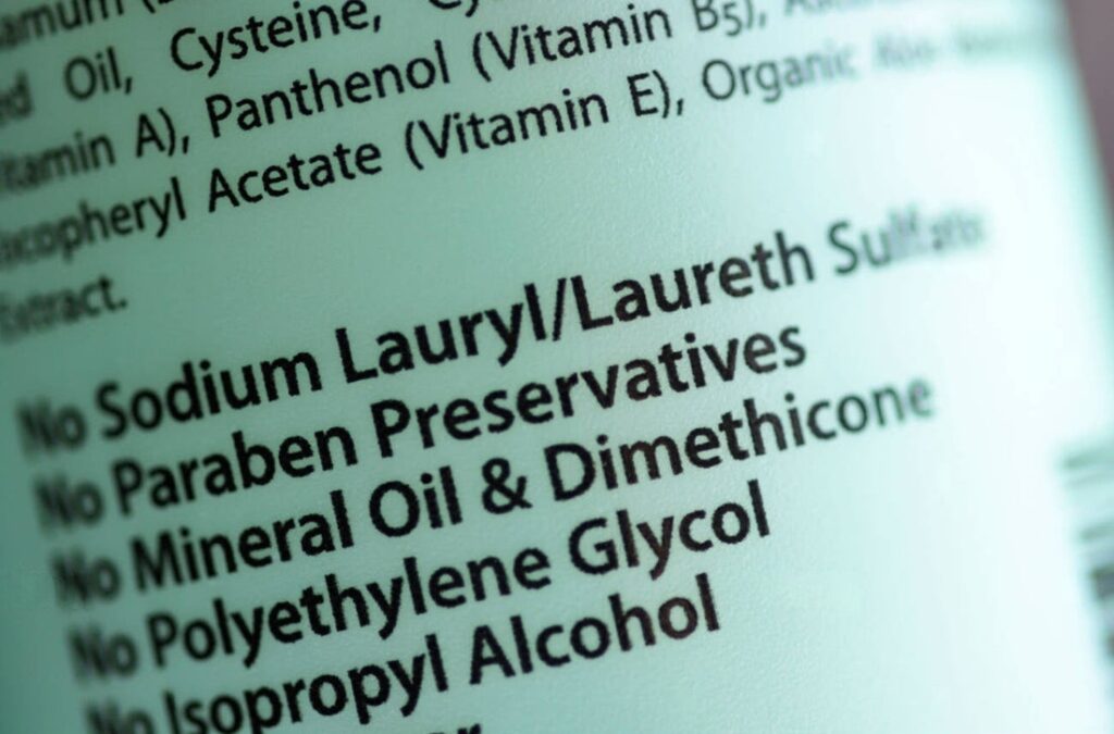 Πώς να διαβάζετε τις ετικέτες των προϊόντων για τα μαλλιά σωστά