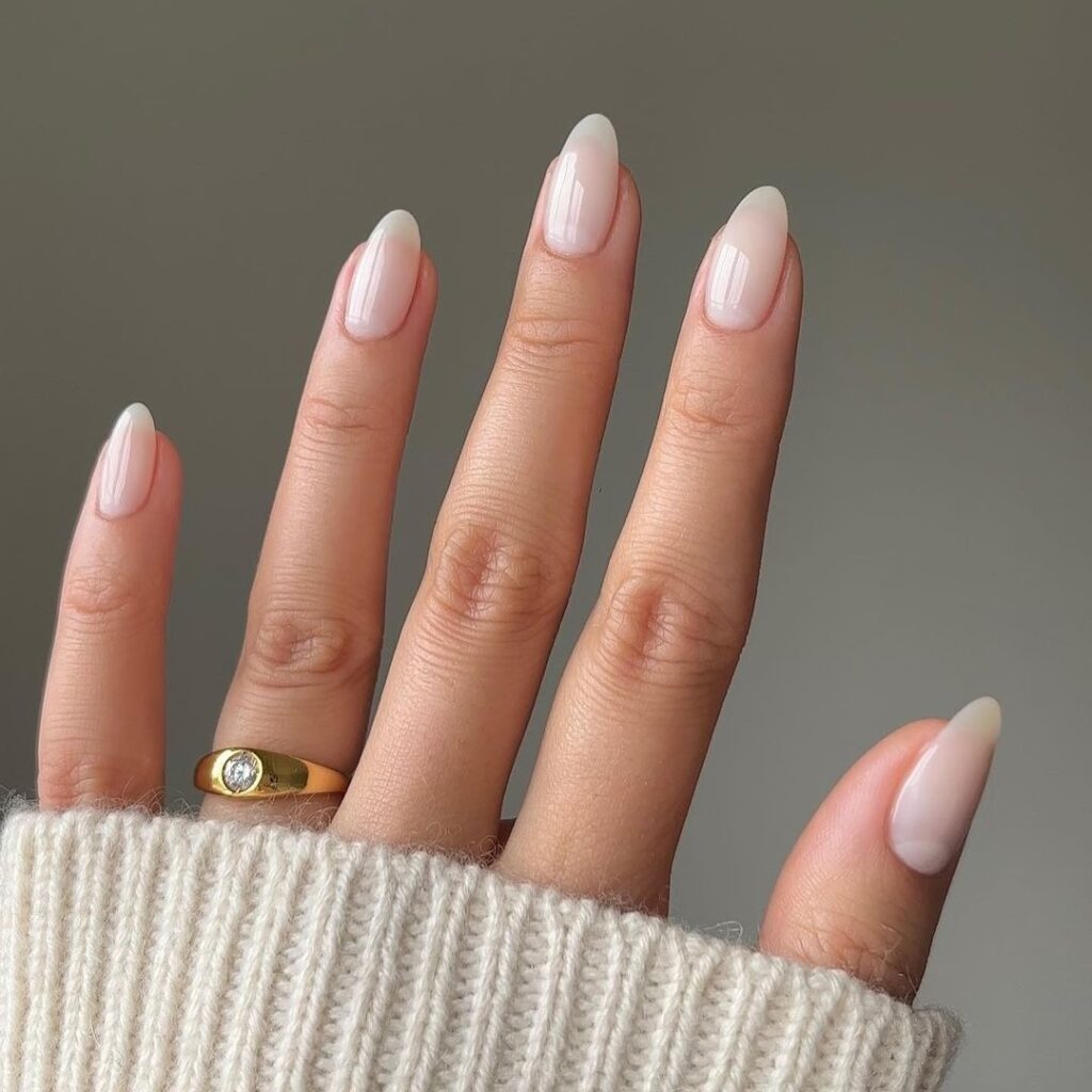 Το μανικιούρ με φυσικό αποτέλεσμα που προτιμούν πλέον οι nail artists