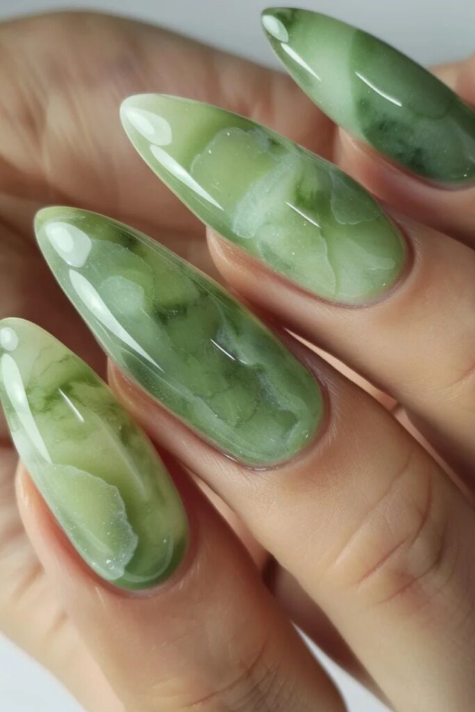 Jaded nails: Το τολμηρό μανικιούρ που ξεχωρίζει και δίνει χαρακτήρα στα νύχια