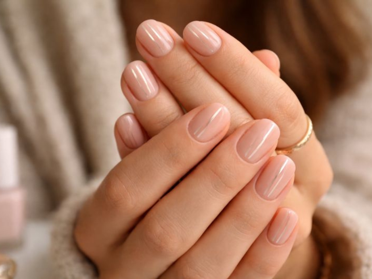 Μικρές κάθετες γραμμές: Το σχέδιο που μακραίνει το νύχι