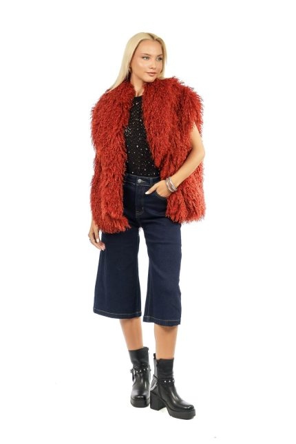 Γιατί τα αξεσουάρ σε κεραμιδί αποχρώσεις δείχνουν πιο «ζεστά»