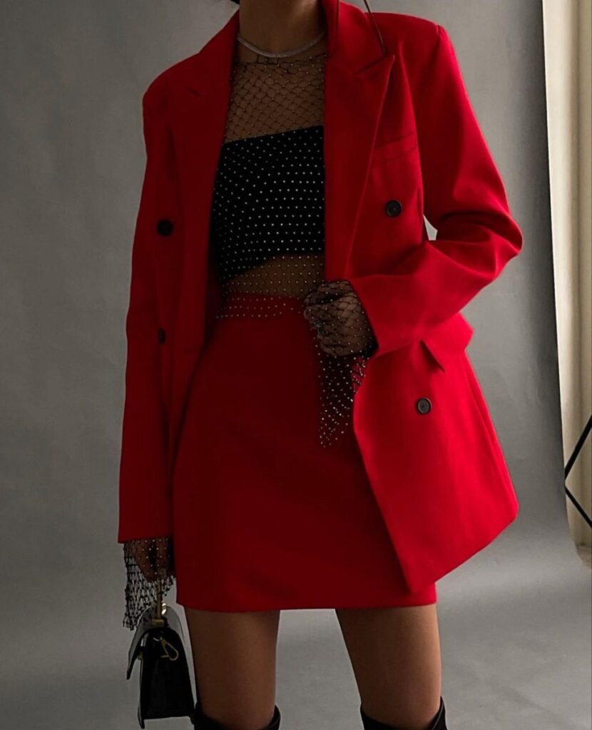 Ρούχα σε απαλό κόκκινο: Πώς να φορέσεις το χρώμα του Αγίου Βαλεντίνου χωρίς υπερβολή